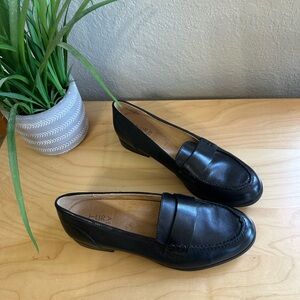 Naturalizer Black Leather Loafers